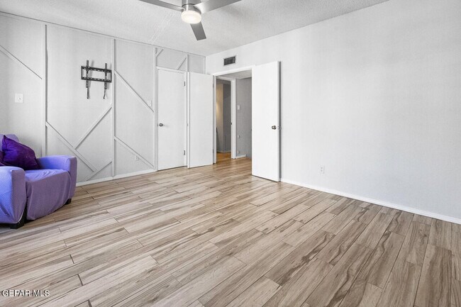 Building Photo - 6201 Escondido Dr