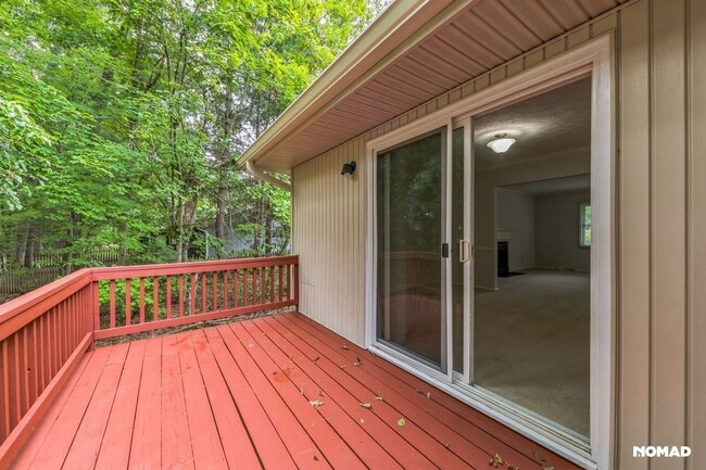 Building Photo - Spacious 4BR House in Asheville