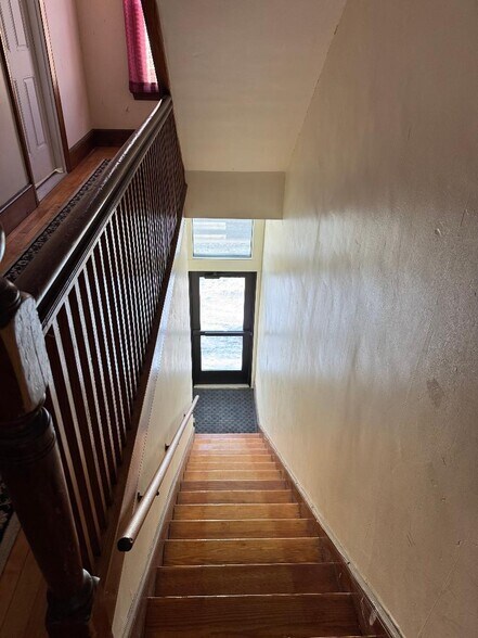 Building Photo - 868 Broadway