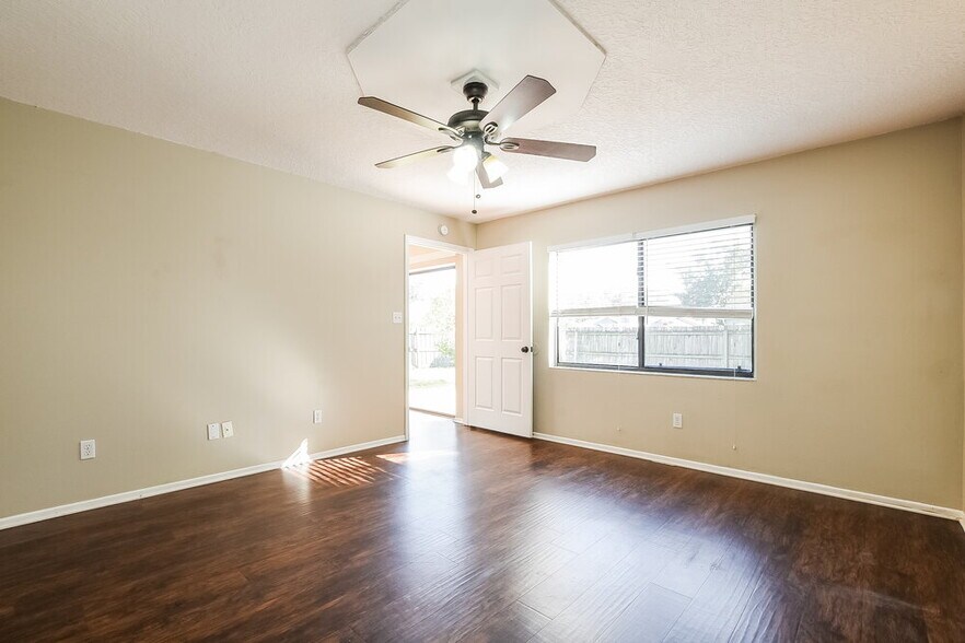 Building Photo - 1142 Covington St