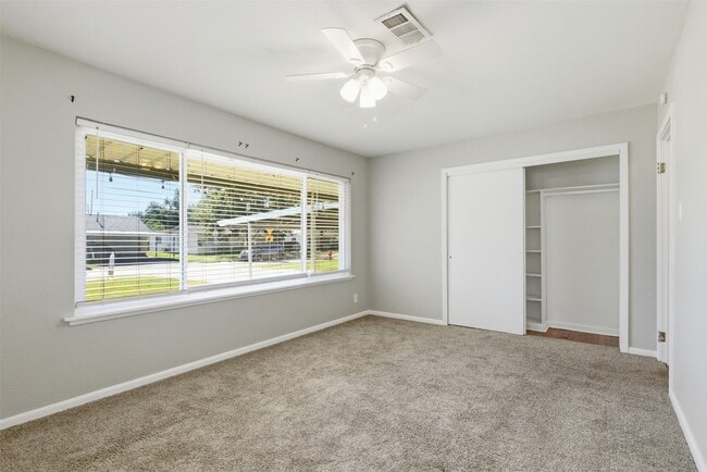 Building Photo - 1203 Valerie Ave