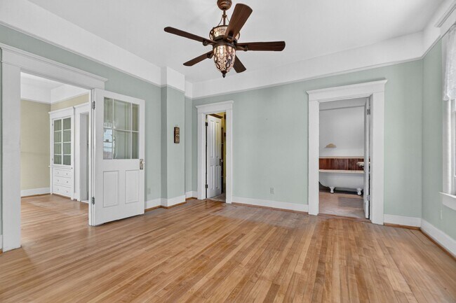 Building Photo - 3 Bedroom with Historical Charm Close to Square