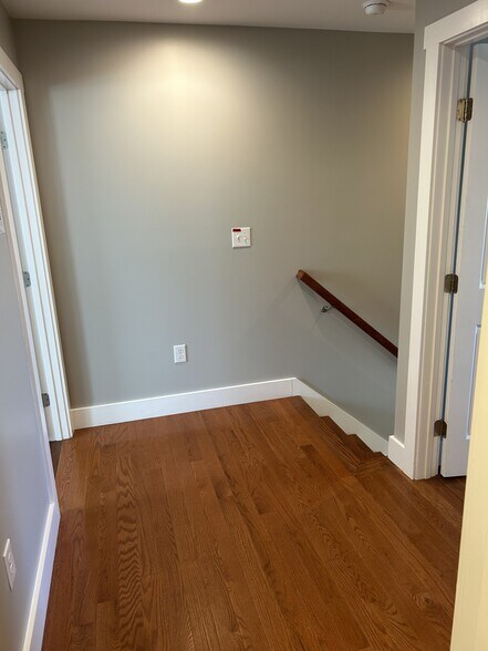 Building Photo - 2611 Lakevilla Dr