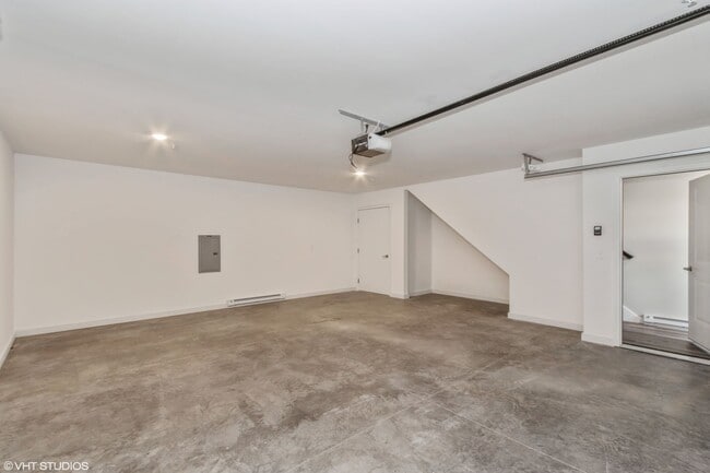 Building Photo - Big Ben Townhomes | Modern Living with Everyday Convenience