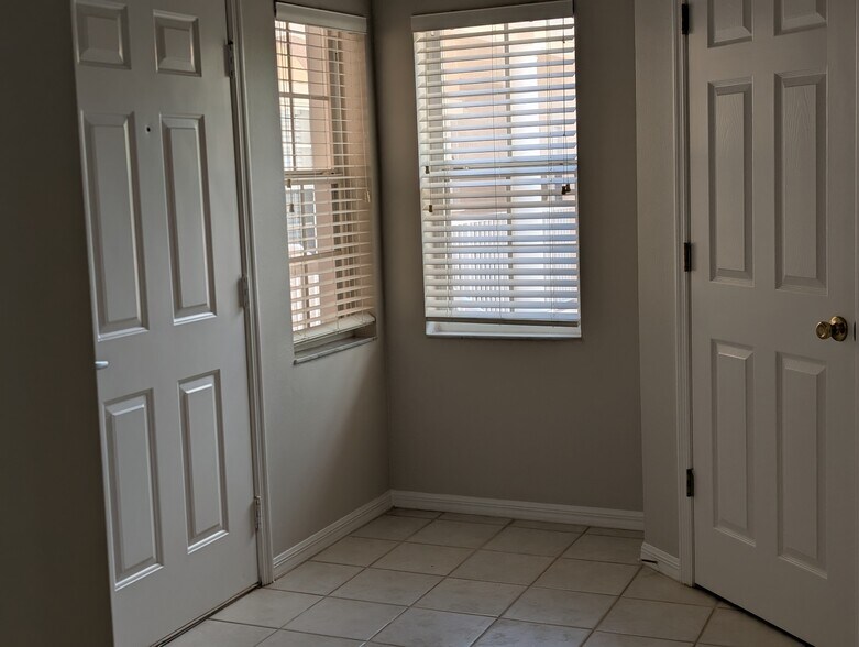 Foyer Entry - 4212 Central Sarasota Pky