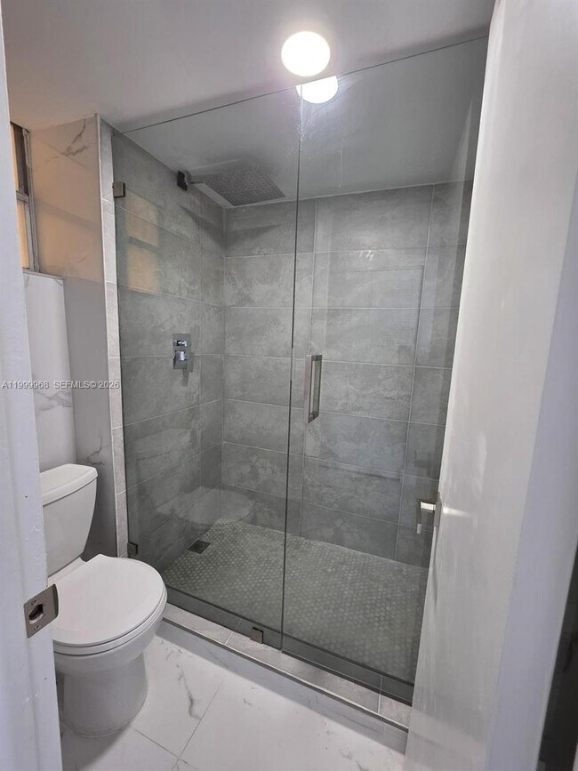 Building Photo - 16400 NE 17th Ave