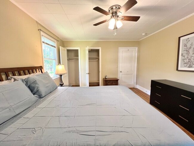 Building Photo - 1266 Pinecrest Dr