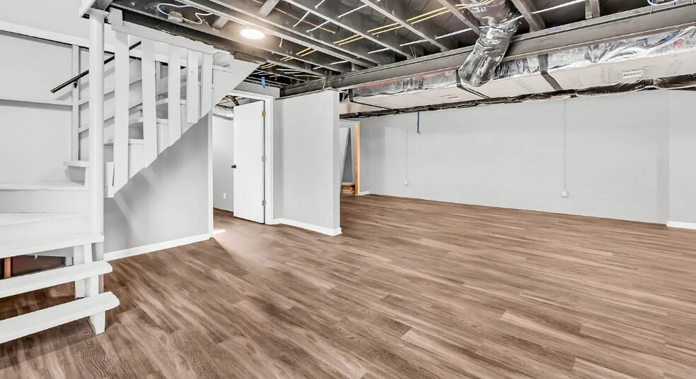 Building Photo - 1104 Irving Ln