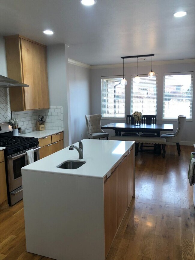 Building Photo - Amazing- Transitional Style Home with Custom Finishes w/ Community Pool- Gated- Edmond Schools