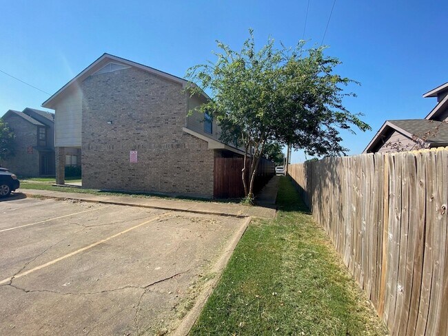 Building Photo - 8001 Rothington Rd