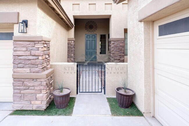 Building Photo - 2425 E Redwood Ct