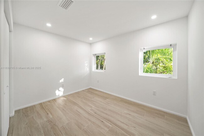 Building Photo - 3435 NW 9th Ct