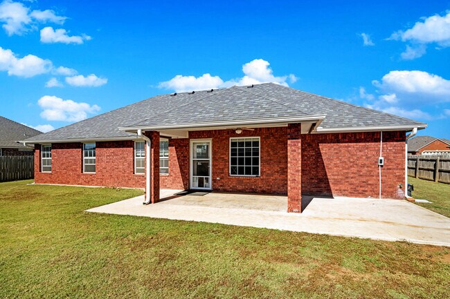 Building Photo - 1202 Hershel Dr