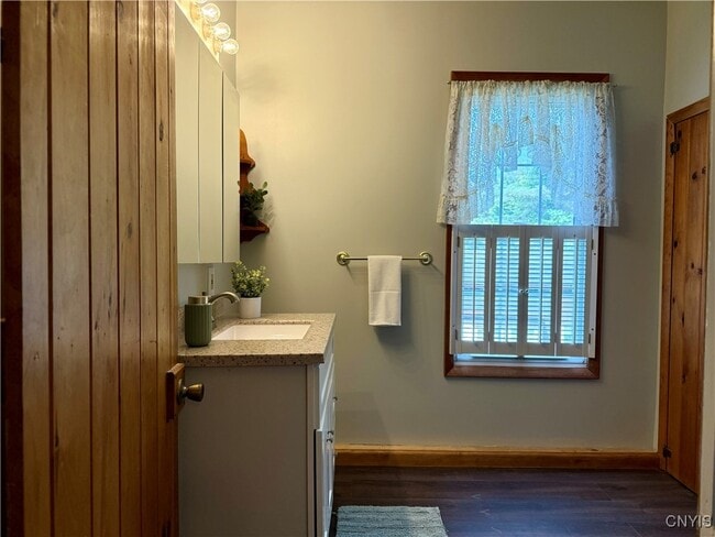 Building Photo - 37 White St