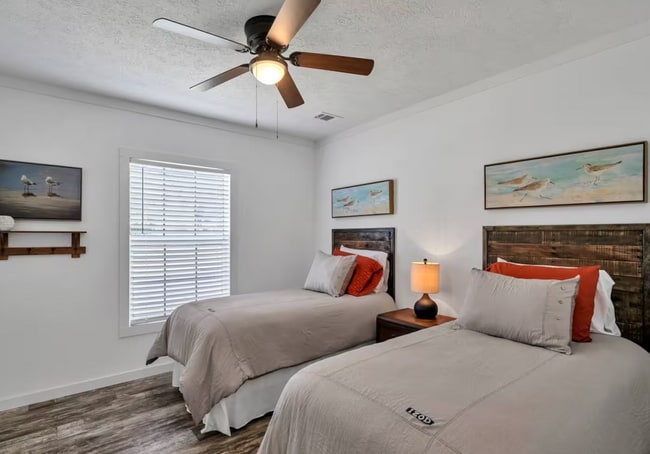 Building Photo - 22 Santana Dr