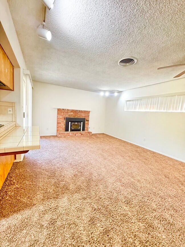 Building Photo - House for Rent!