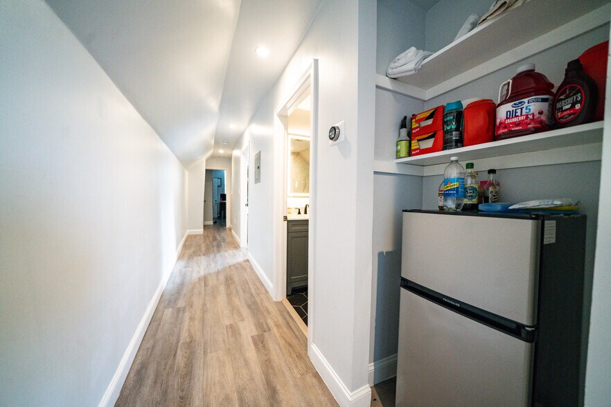 Building Photo - 137 Centre St