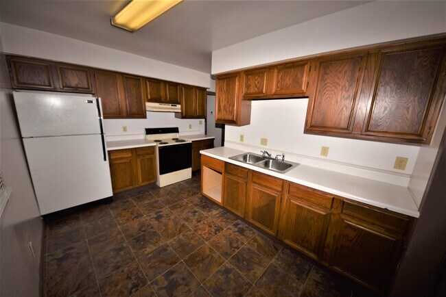 Building Photo - 2 bedroom HOUSE For RENT