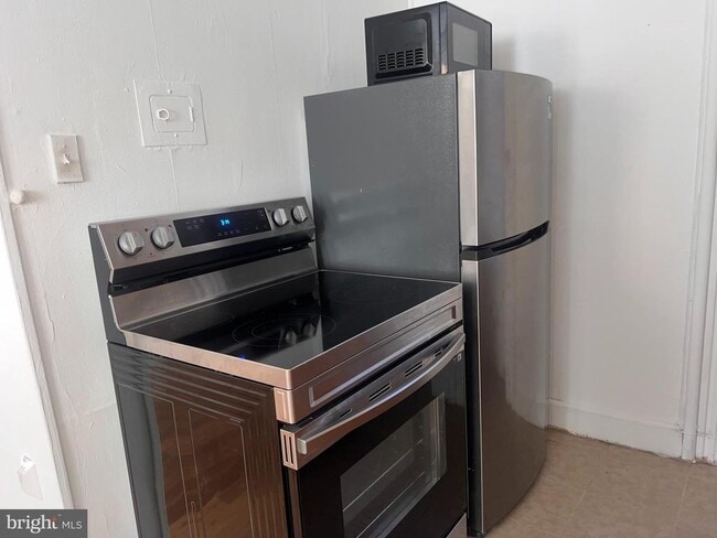 Building Photo - 1249 Shackamaxon St