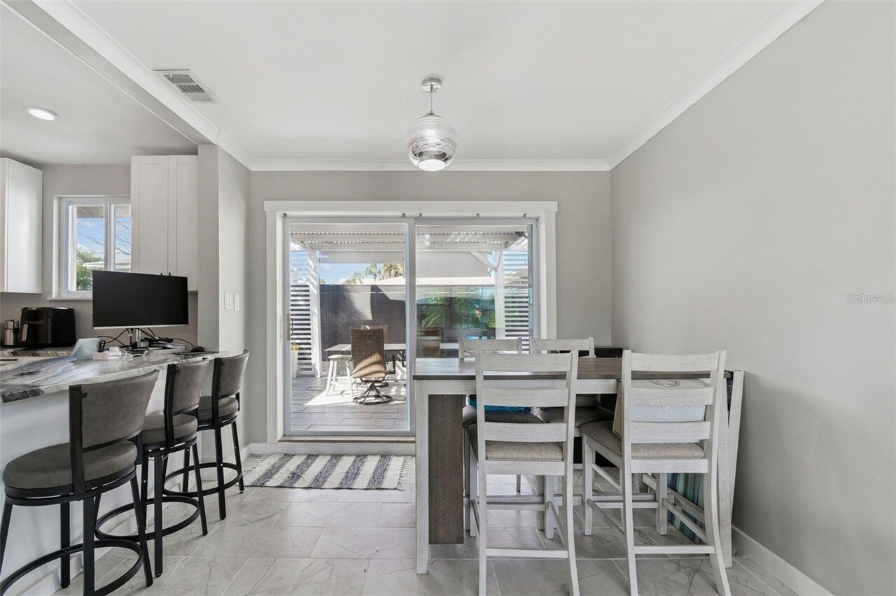 Building Photo - 760 Bohenia Cir S