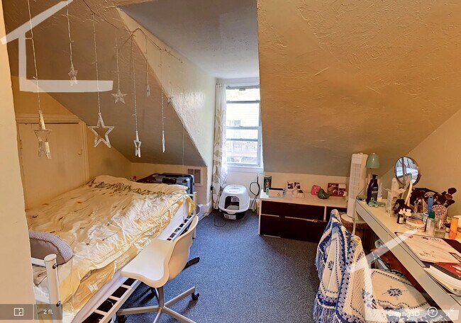 Building Photo - No Brokers Fee, Desirable BU Location, Walk to School, Wat-in Kitchen, Dishwasher, Deck, Laundry ...