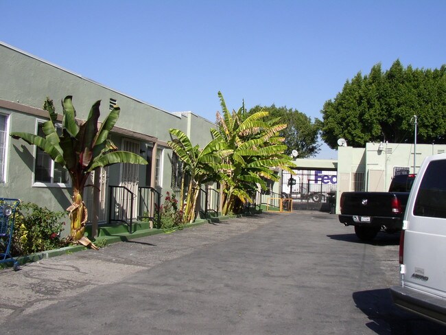Building Photo - 5100 W Washington Blvd