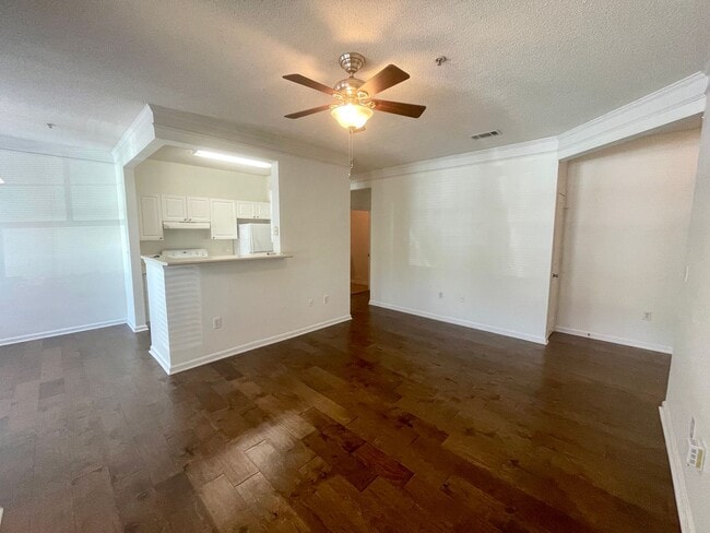 Building Photo - 2 Bedroom, 2 Bath Condo in Southampton Poi...