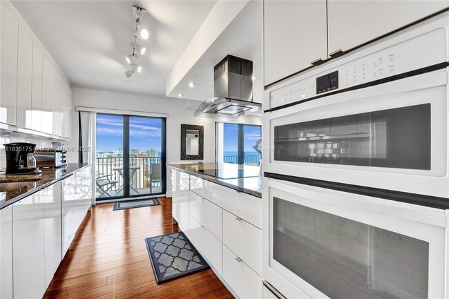 Building Photo - 1201 S Ocean Dr