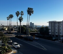 Building Photo - 5051 La Jolla Blvd