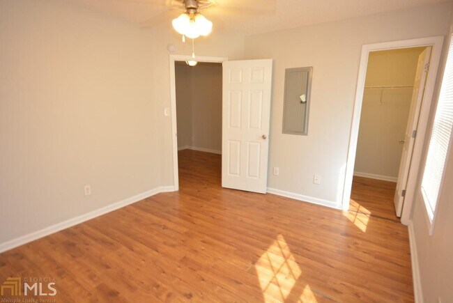Building Photo - 5465 Oakley Commons Blvd