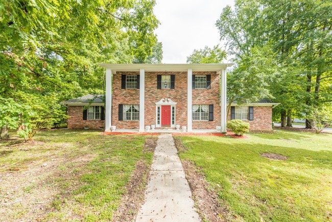 Building Photo - 1828 Northwood Dr