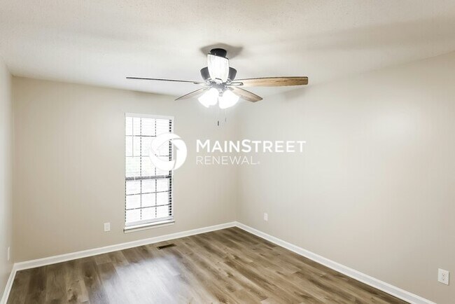 Building Photo - 3 Bedroom Pet-Friendly Home in HUEYTOWN, AL with Main Street Renewal
