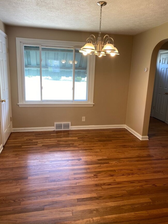 Building Photo - 422 Churchill Rd