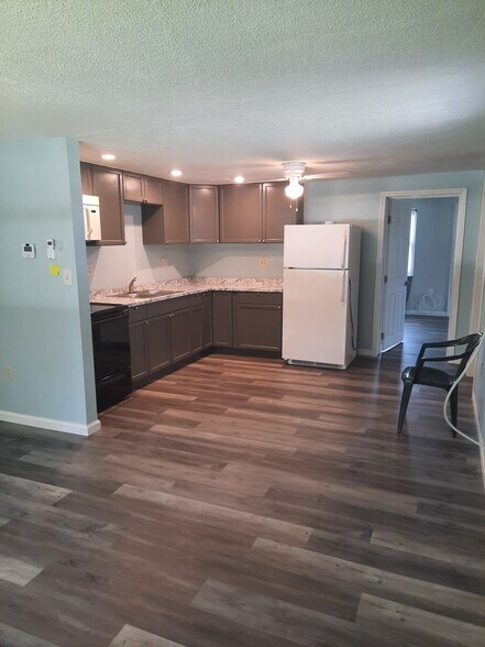 Kitchen - 4722 Fairway Dr S