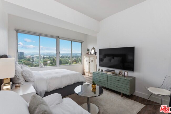 Building Photo - 10501 WILSHIRE Blvd