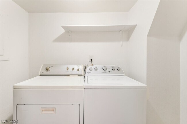 Building Photo - 375 N 15th St