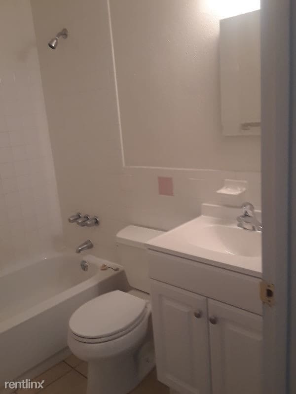 Building Photo - 2 br, 1 bath Apartment - 146 Clarkson Road