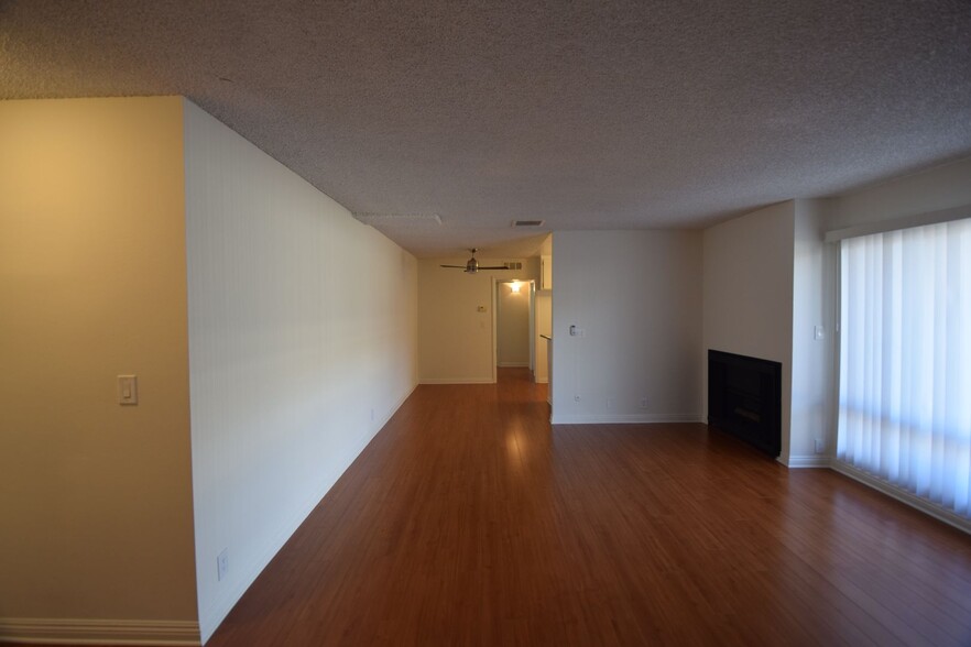 Building Photo - 12245 Chandler Blvd