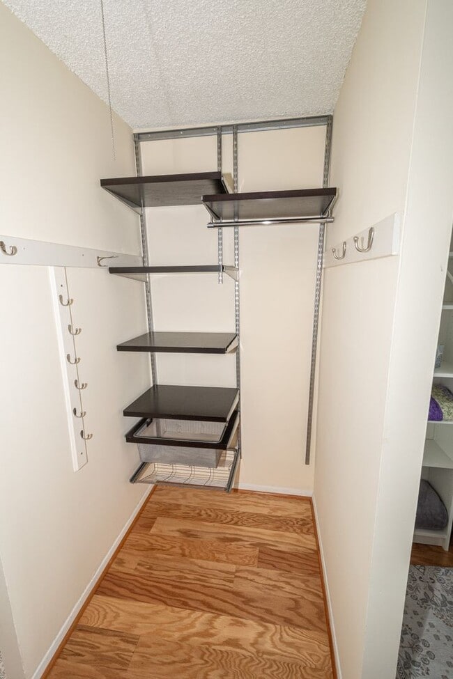 Building Photo - Exceptional Location & Amenities Short-term or long-term furnished or unfurnished CONDO 1 bedroom...