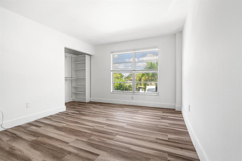 Building Photo - 809 W Oakland Park Blvd