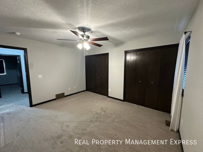 Building Photo - 3 Bedroom 2.5 Bathroom Townhome