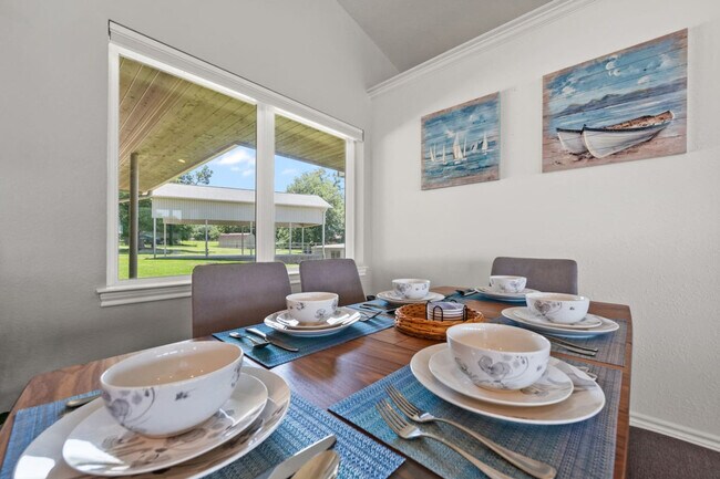 Building Photo - 1012 Chestnut Dr