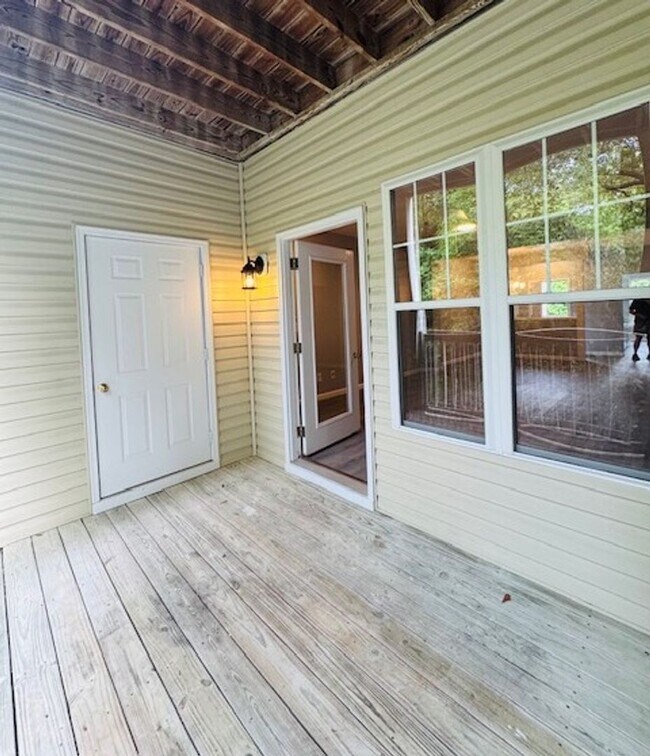 Building Photo - CORNERSTONE ~ RENOVATED CONDO ~ 2 BED, 2 B...