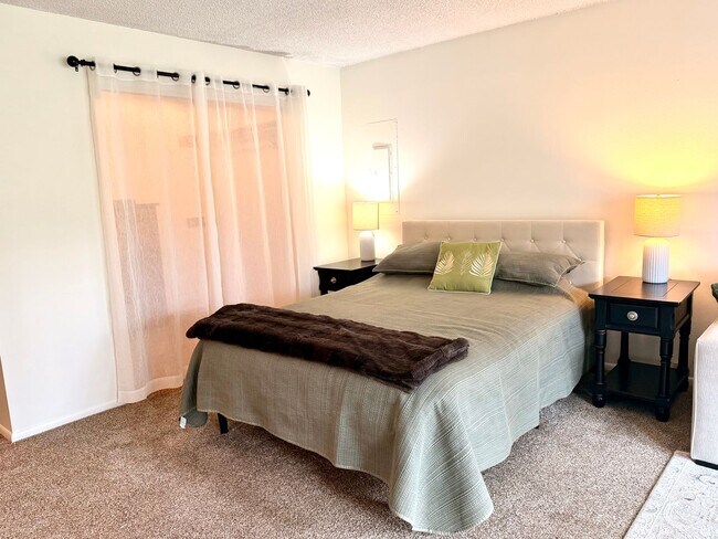 Building Photo - Cozy & Private Fircrest Unit with Garden Space