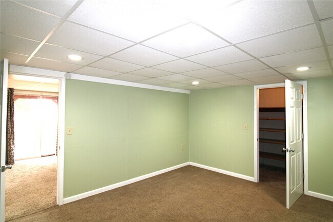 Building Photo - 736 Henry Ave