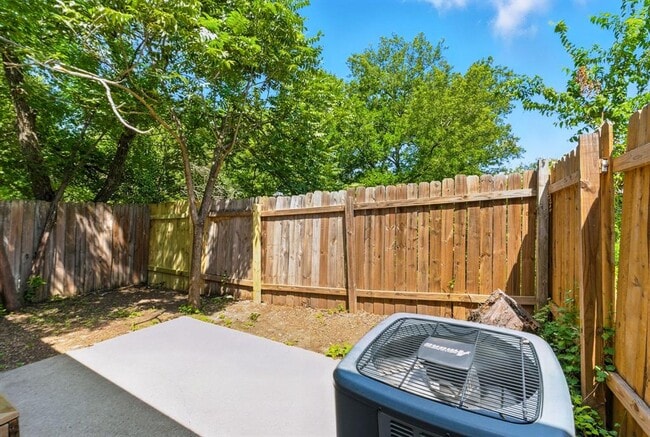 Building Photo - 2600 Brickford Cove