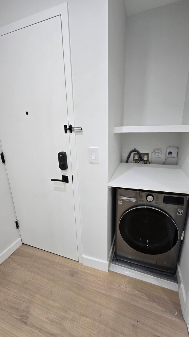 Building Photo - 88 East End Ave