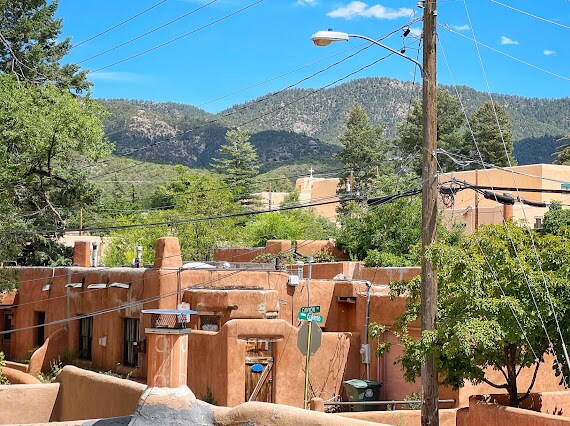 Building Photo - 1027 Canyon Rd