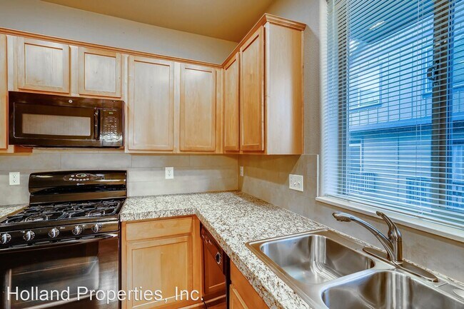 Building Photo - 4 br, 2.5 bath House - 1414 NE Edgefield St