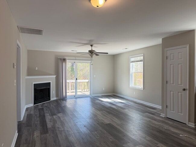 Building Photo - 2 BR 2 BA Townhome in Holly Ridge